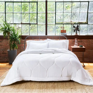 NEW! Buffy Cloud Comforter King White 300 Thread Count $235 msrp G25-4